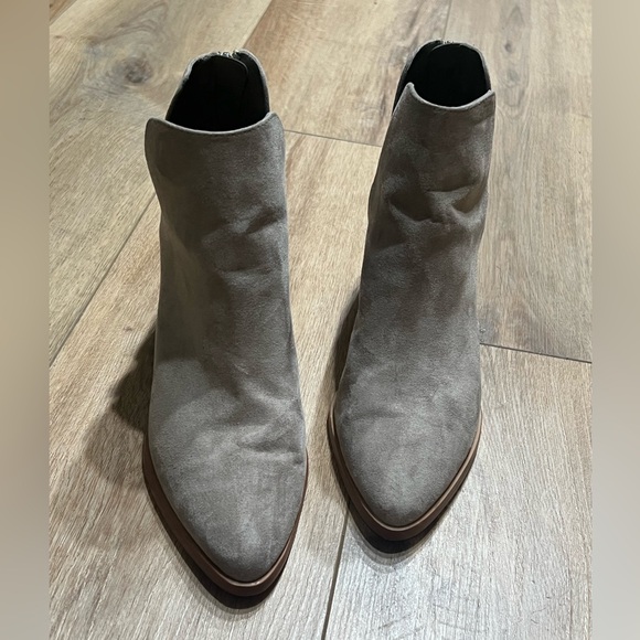 BP Women's Grey Suede Heeled Ankle Booties size 8 - Picture 3 of 8